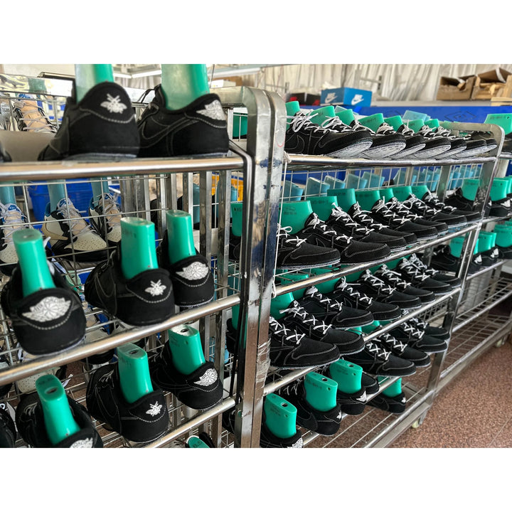 JORDAN 1 LOW X TRAVIS SCOTT PHANTOM