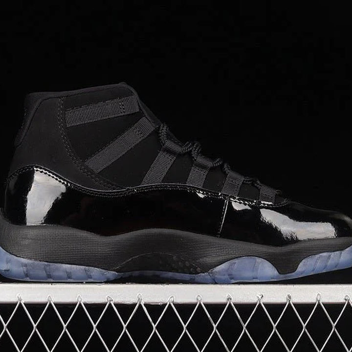 AIR JORDAN 11 RETRO CAP and GOWN BLACK/BLACK-BLACK