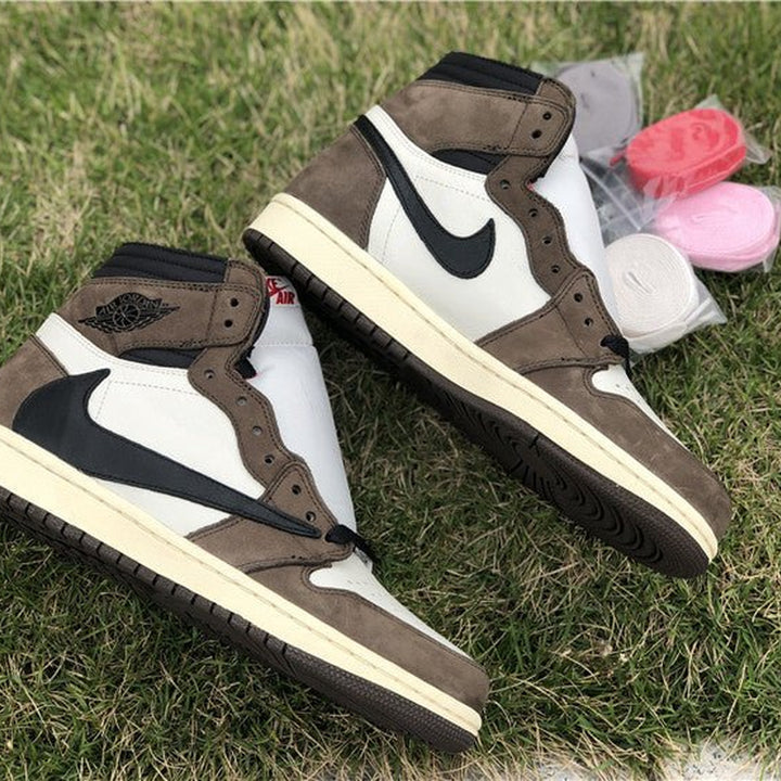 JORDAN 1 RETRO HIGH X TRAVIS SCOTT
