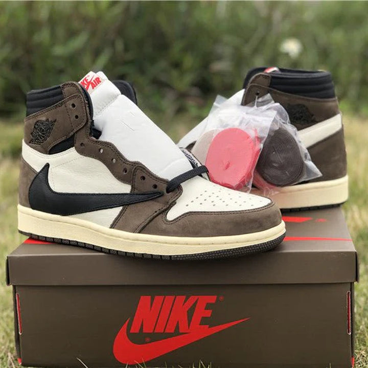 JORDAN 1 RETRO HIGH X TRAVIS SCOTT