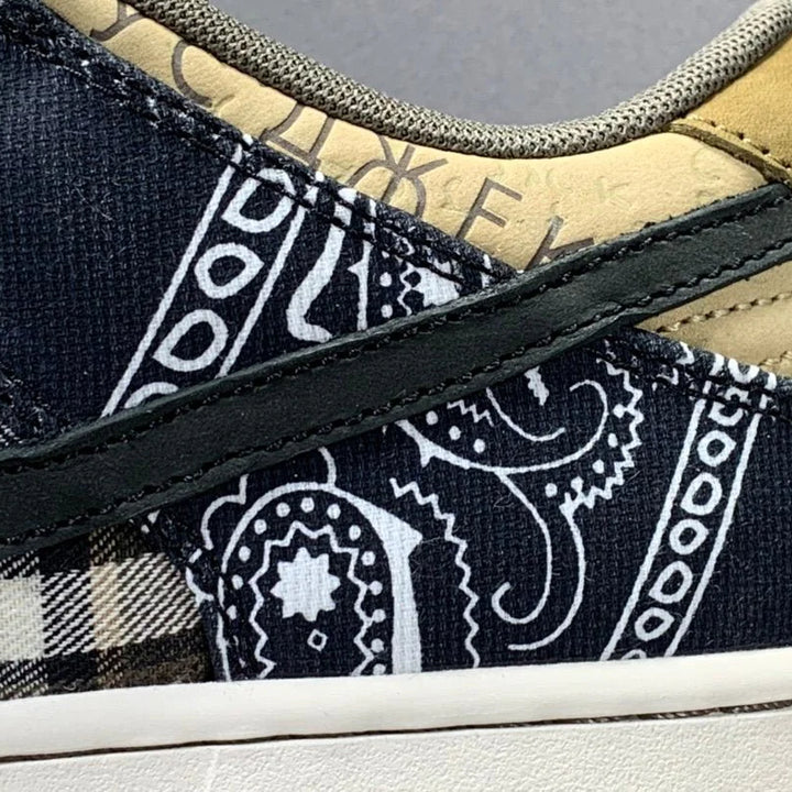 NIKE SB DUNK X TRAVIS SCOTT