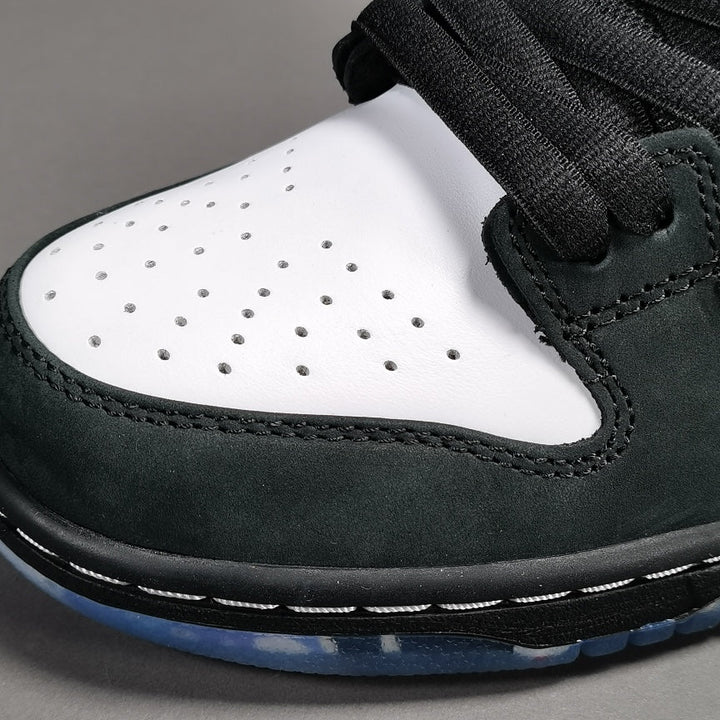 NIKE SB DUNK X STAPLE PANDA PIGEON