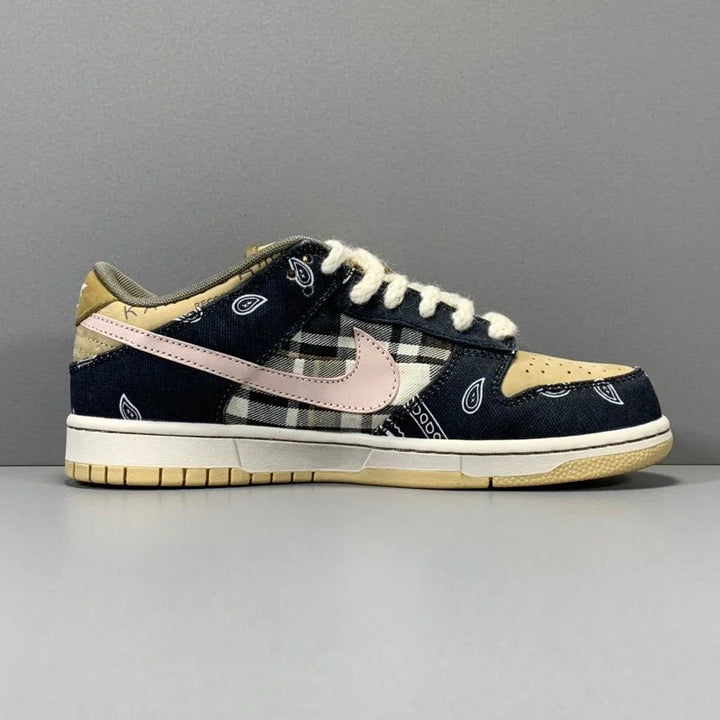 NIKE SB DUNK X TRAVIS SCOTT