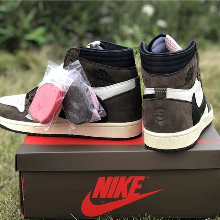 JORDAN 1 RETRO HIGH X TRAVIS SCOTT