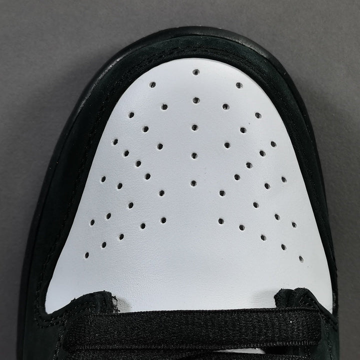 NIKE SB DUNK X STAPLE PANDA PIGEON