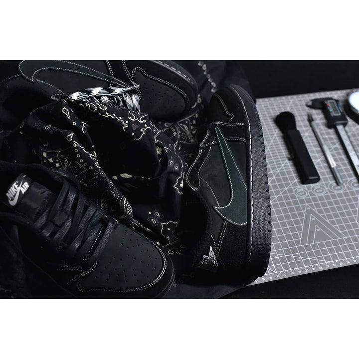 JORDAN 1 LOW X TRAVIS SCOTT PHANTOM