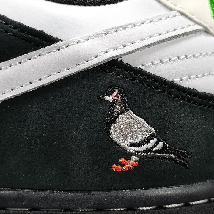 NIKE SB DUNK X STAPLE PANDA PIGEON